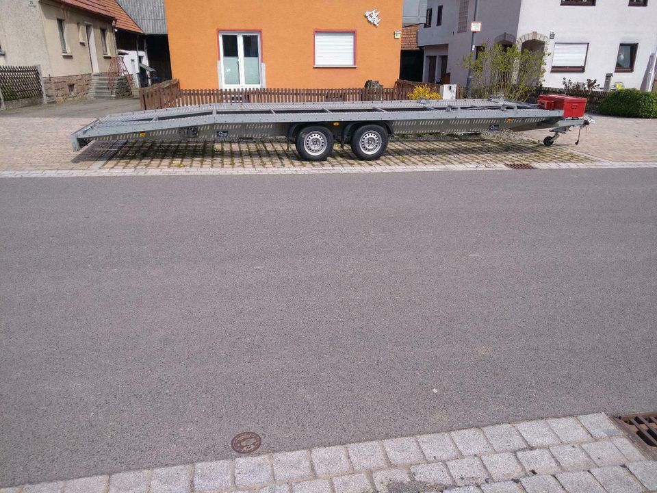 Blyss Fahrzeugtransporter mieten XXL 8,5meter in Sandberg