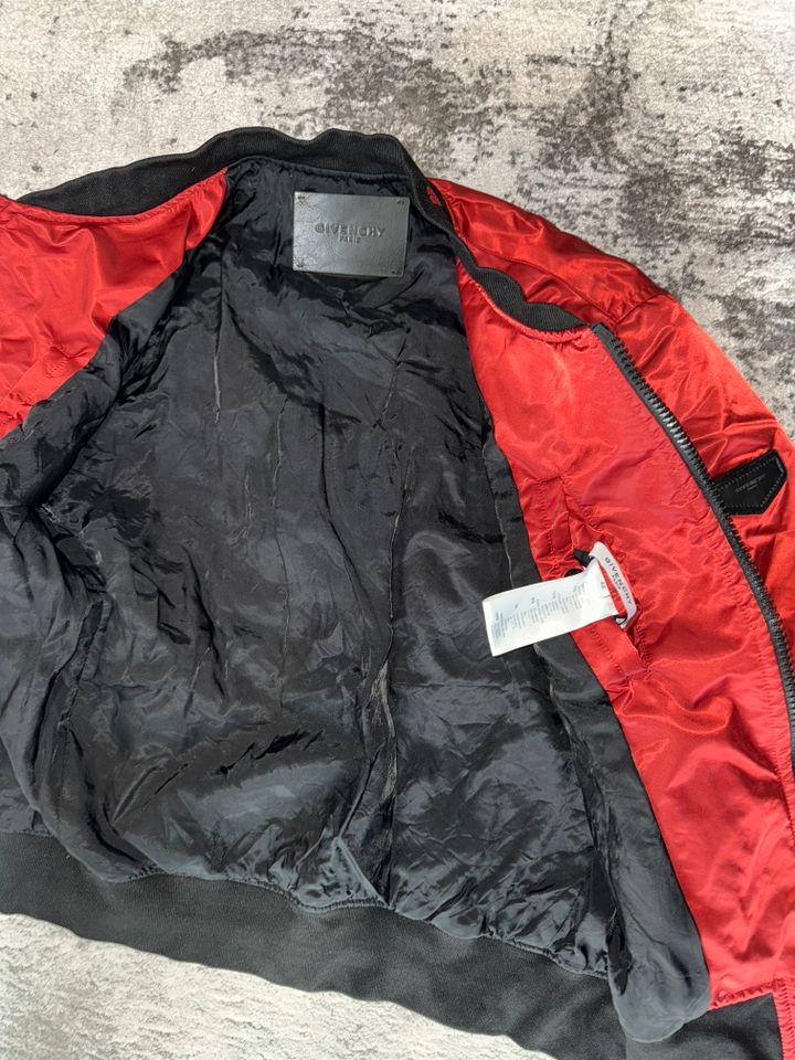 Rote Givenchy Jacke in Augsburg