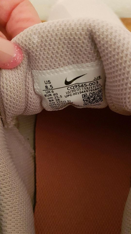 Nike Sneaker Sportschuhe Gr 38,5  39  rosa  NEU in Hungen