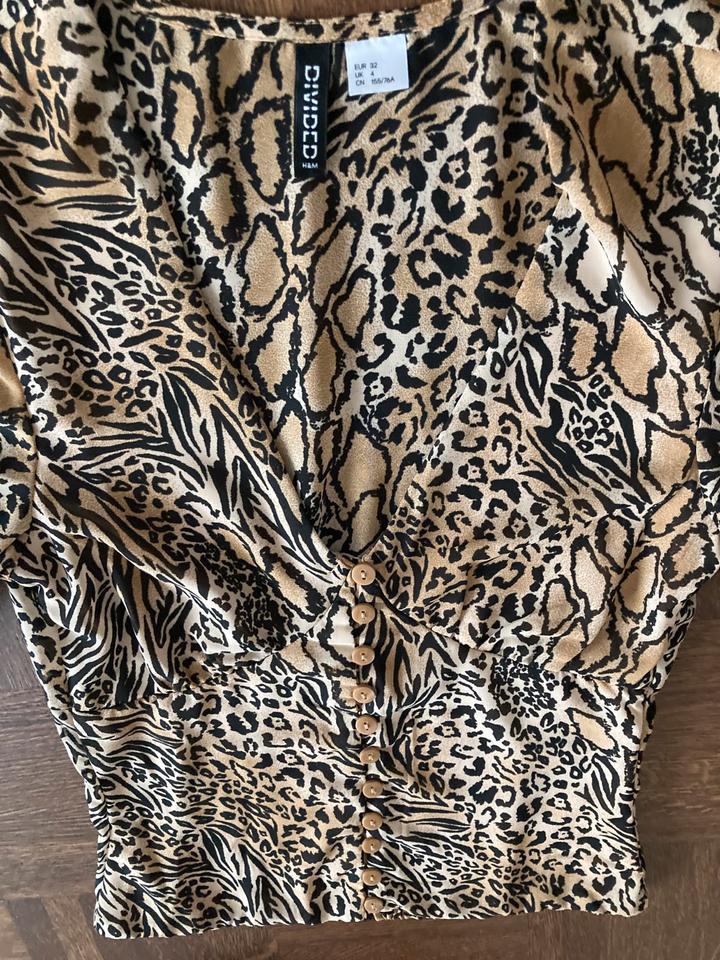 Langärmelige Bluse Gr.32/ XXS mit Leopardenmuster in Bad Steben