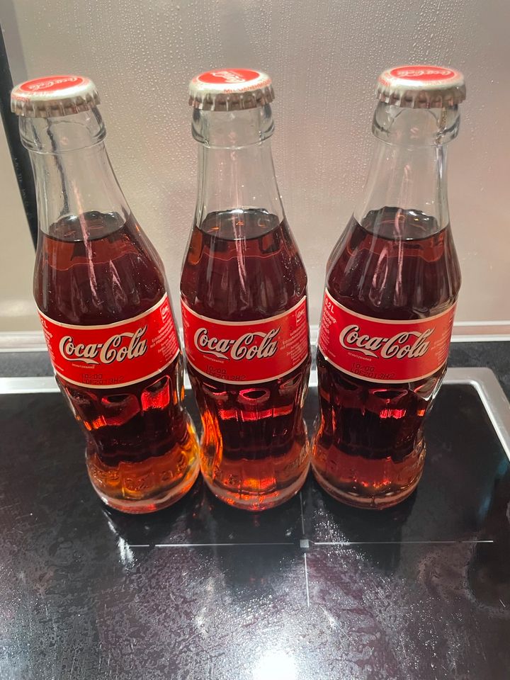 Coca Cola Flaschen 3 Stück aus 2000 in Niedersachsen - Ahnsbeck | eBay  Kleinanzeigen ist jetzt Kleinanzeigen