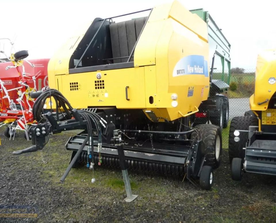 New Holland BR 7070 in Schwalbach