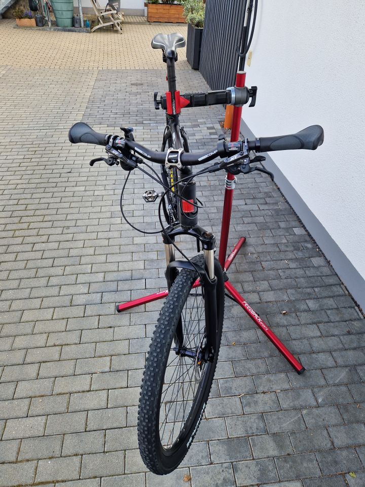 Fahrrad MTB 29" mit XT Bremsen, XT Pedale, XT Schaltung und Fulcr in Kreuzau