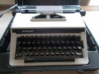 ADLER Schreibmaschine Gabriele 12 mit Koffer Hessen - Hanau Vorschau