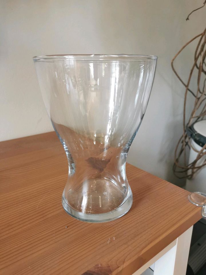 2 Vasen aus Glas in Hamburg