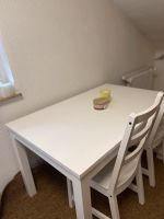 Ein Esstisch mit 4 Stühlen und einem Teppich Baden-Württemberg - Leimen Vorschau
