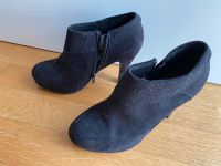 Highheels Sandaletten Absatzschuhe Stiefeletten schwarz 38 Niedersachsen - Göttingen Vorschau