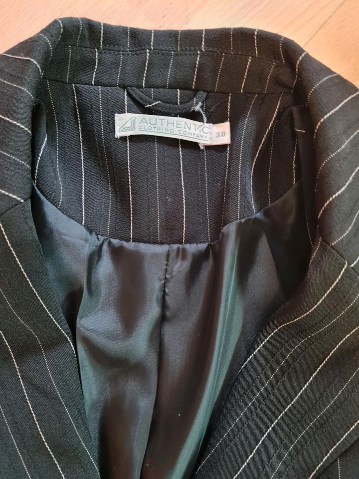 Toller weiß/schwarz gestreifter Blazer,  Gr. 38 in Essen