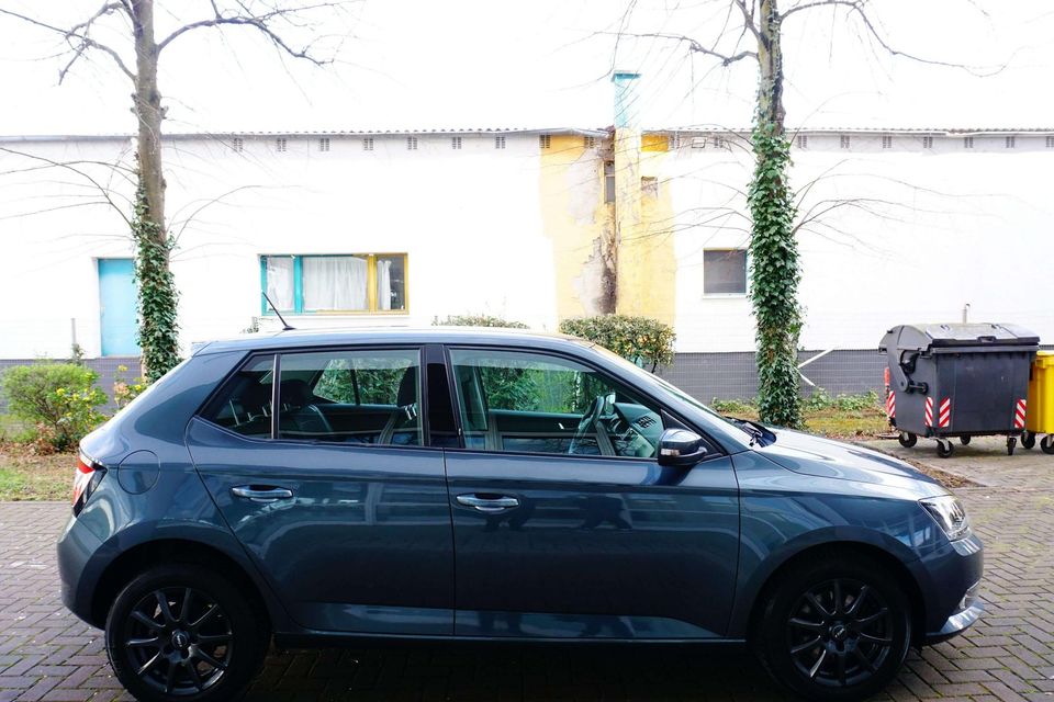 Skoda Fabia Style/SHZ/MP3/PDC/KLIMA/AUX in Darmstadt