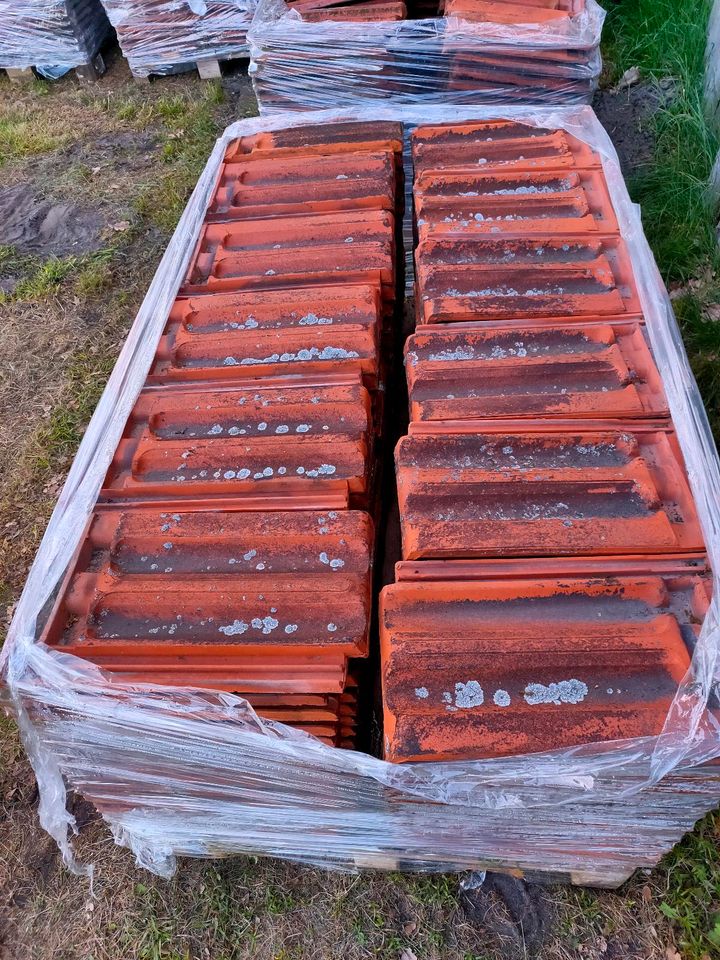 ca. 1500 Dachziegel rot in Zetel