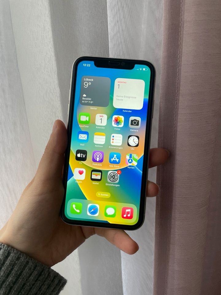 iPhone 11 weiß 64 GB in Lübeck