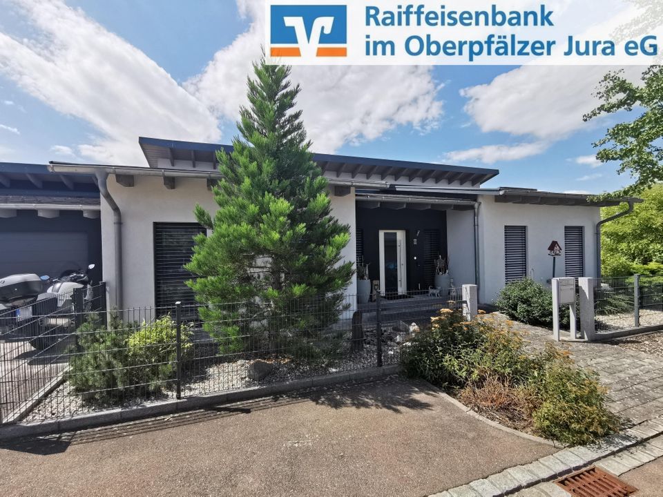 Ebenerdig, stilvoll, energieeffizient - Moderner Bungalow mitten in Schwandorf zum Verkauf! in Schwandorf