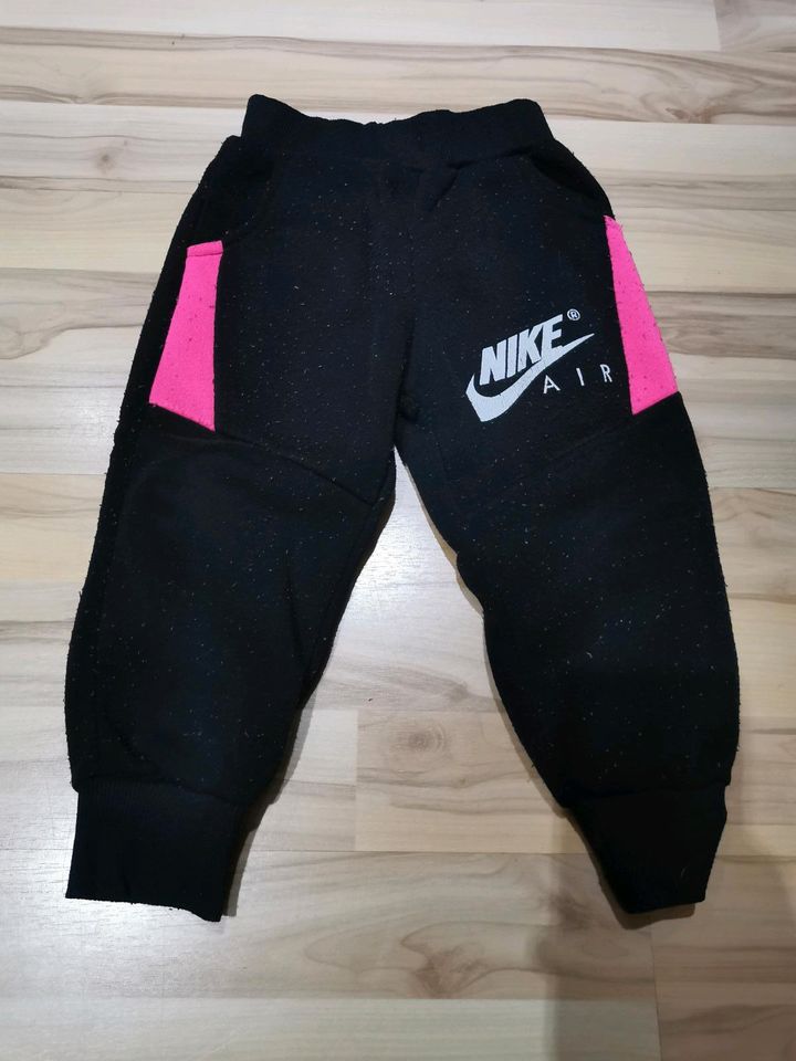 Trainingsanzug Jogginganzug Jacke Hose pink schwarz in Meinheim