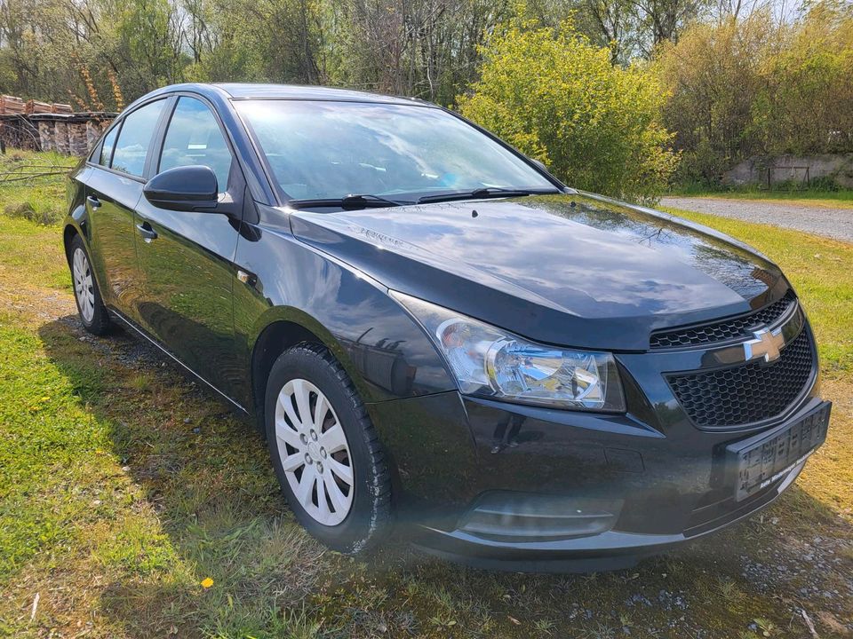 CHEVROLET CRUZE 1.6 BENZIN KLIMA EURO-5 TÜV/AU 01/2026 in Nörten-Hardenberg