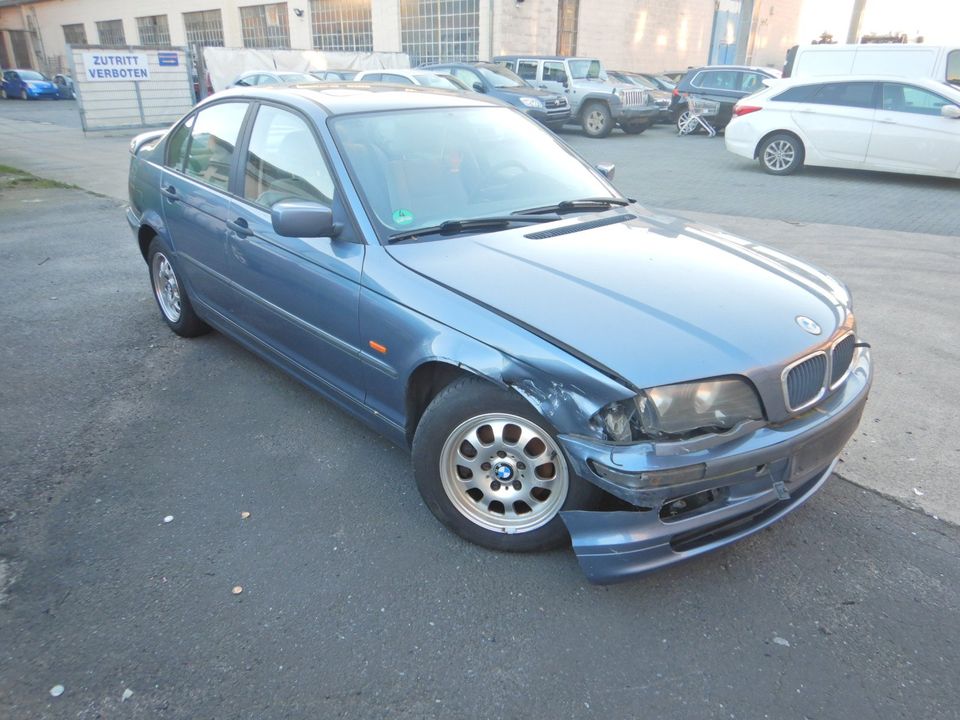 BMW 318i E46 / 1895 ccm 87 KW / 4 in Neuss