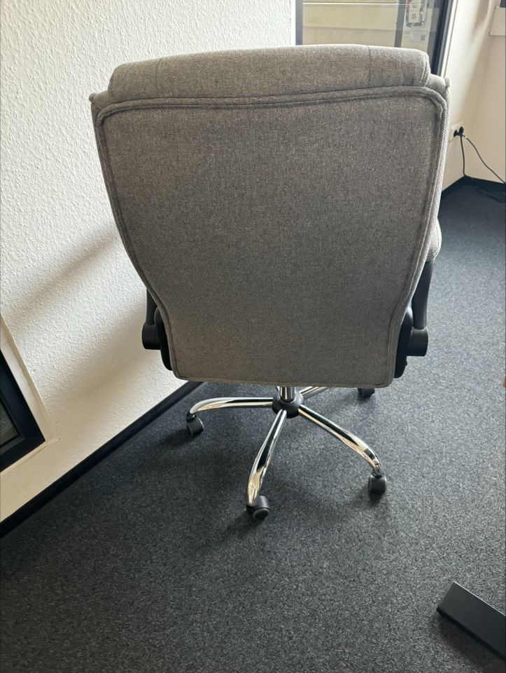 Komfortabler, ergonomische Bürostuhl / Drehstuhl in Neuss