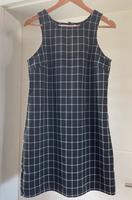 Leichtes Sommerkleid mit hübscher Rückenansicht Größe M Hessen - Linsengericht Vorschau