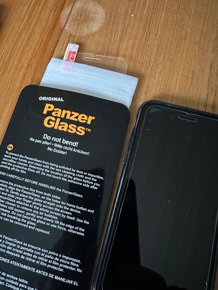 iPhone 7, schwarz, 128 GB, Panzerglasfolie, Silikonschutzhülle in Mittelstetten