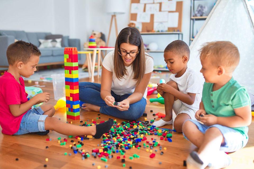 Kinderbetreuungsassistent/in !Start am 04.07.2024! in Köln