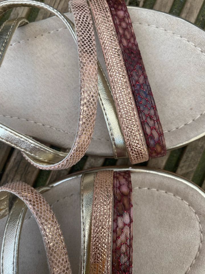 Sandalen Sommerschuhe mit Riemchen, 39 in Düsseldorf