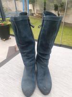 Stiefel mit Keilabsatz von Esprit Veloursleder Nordrhein-Westfalen - Herne Vorschau