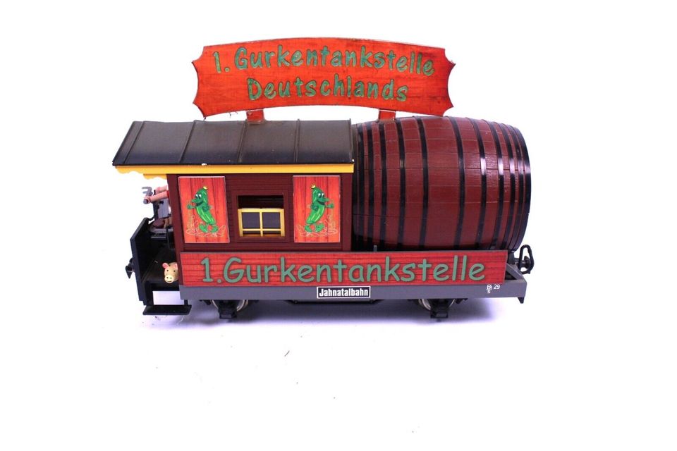 Eigenbau Lokomotive Gurkenexpress mit Wagon Modellbahn Gartenbahn in Dresden