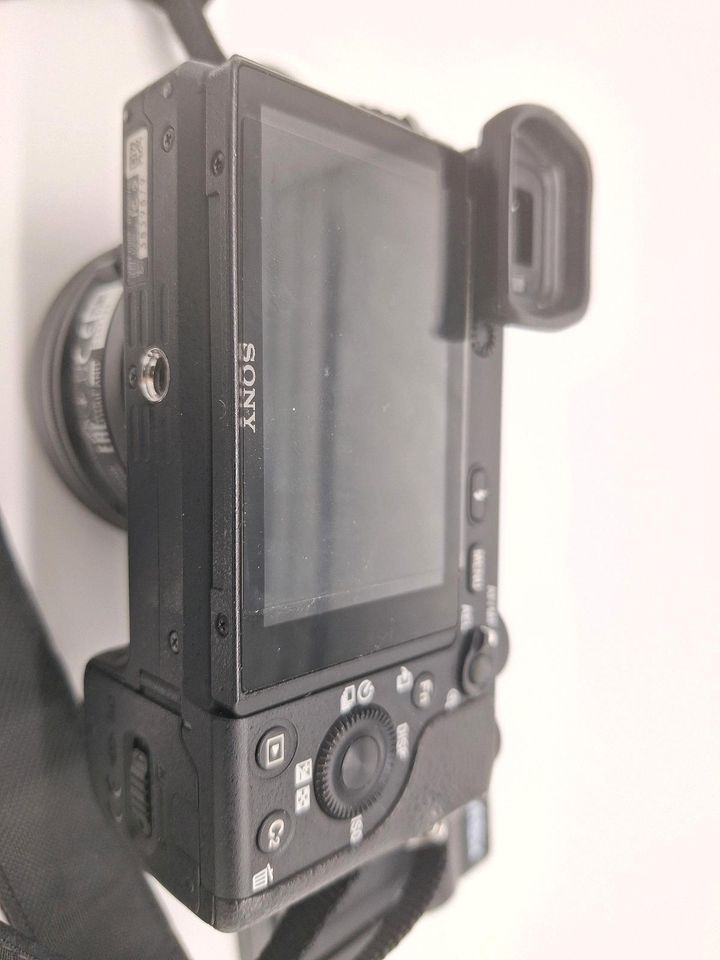 Sony alpha 6300 mit Kit-Objektiv 16-50 OSS nur 11800 Auslösungen in Großschönau