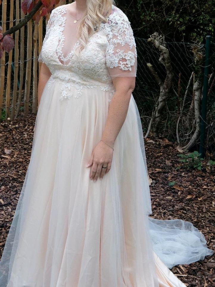 Brautkleid Apricot Hochzeitskleid Kleid Hochzeit in Odenthal