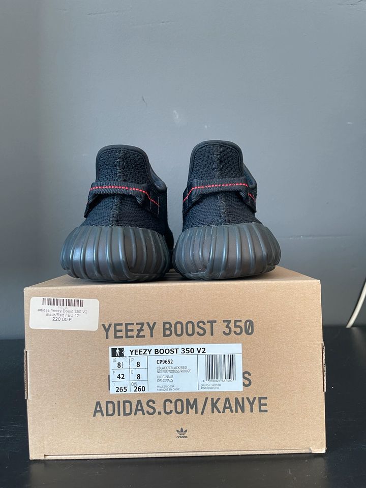 YEEZY 350 V2 Black Red Bred US8.5 in Bochum