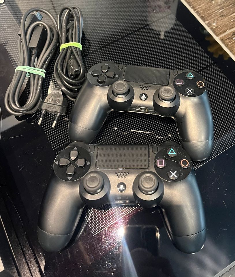 Sony PlayStation 4 500GB + 2 Controller OVP + 2Spiele+Ladestation in Großpösna