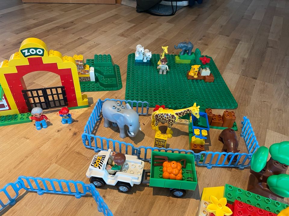 Lego Duplo großer Zoo + Tierbabies + 2 Platten und Steine in Holzgerlingen