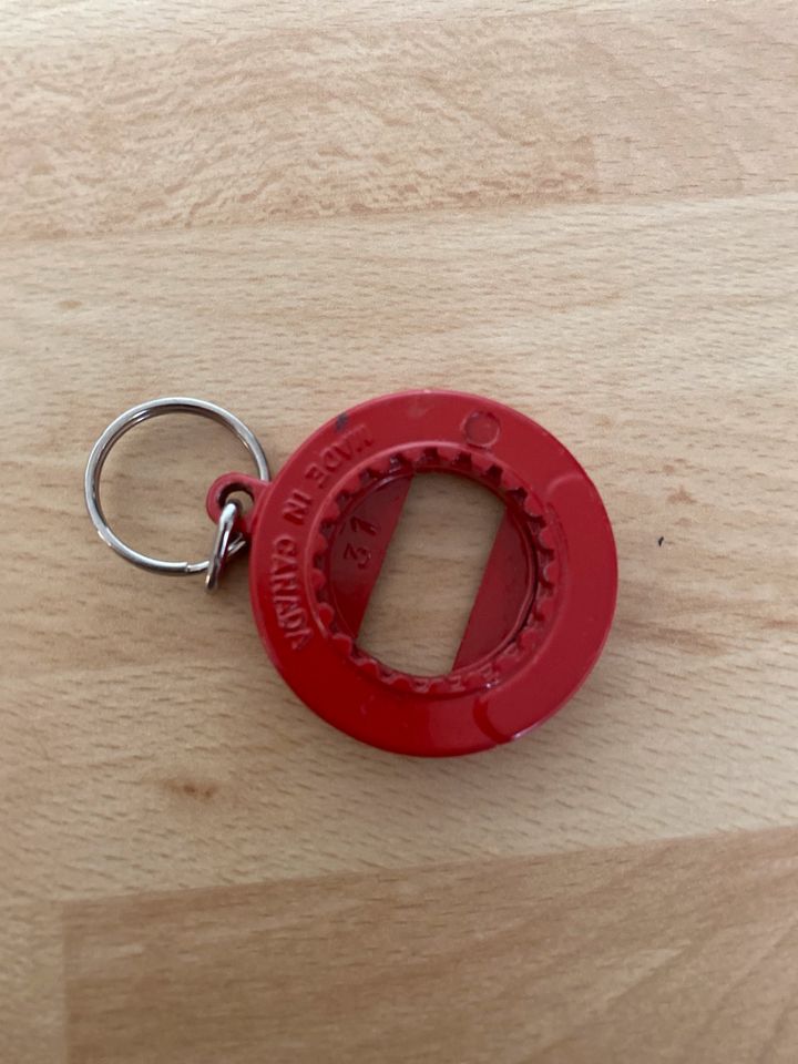 Coca Cola Authentisch Bottle Opener Metall Keychain in Biblis