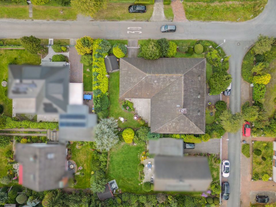 Wohntraum mit Ausbaumöglichkeiten: Walmdachbungalow in Stuhr-Moordeich! in Stuhr