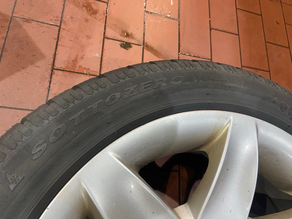 Biete BMW E39 5 Felgen mit Winterreifen 235/45r17 8x17 ET 20 in Arnstadt