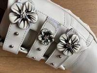 Helen Billkrantz Sneaker weiß Schuhe Klettverschluss Blume Nieten München - Au-Haidhausen Vorschau