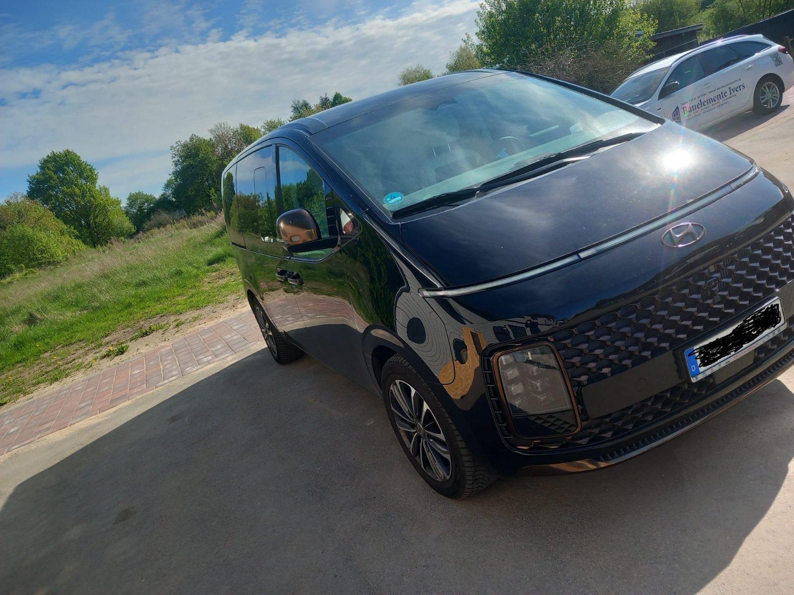 Abbildung des Autos Hyundai Staria Signature…