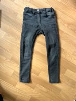 Jeans Sterne schmal geschnitten skinny  Gr.122 Dresden - Räcknitz/Zschertnitz Vorschau