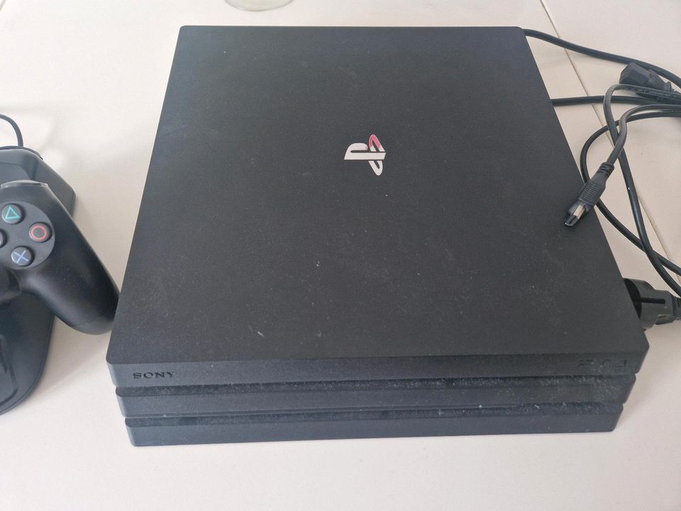 Playstation 4 pro 1 TB in Buxtehude