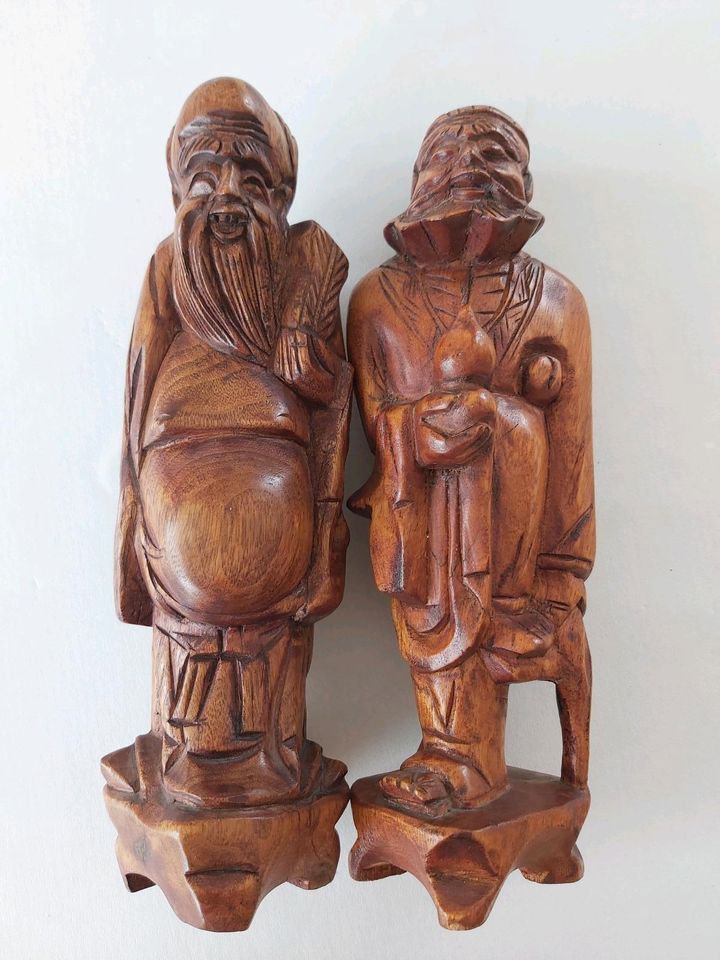 2 Asiatische Holzfiguren - Handarbeit - ca. 26 cm in Steinheim an der Murr