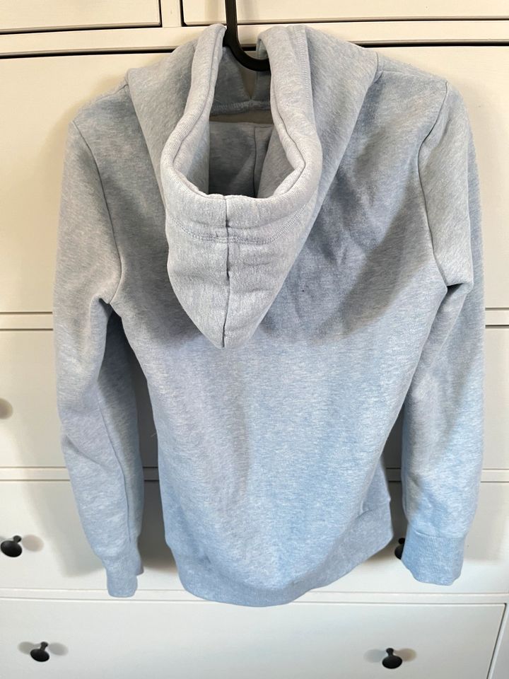 Neuwertiger hoodie von Superdry in hell blau mit metallic glitzer in Hamburg