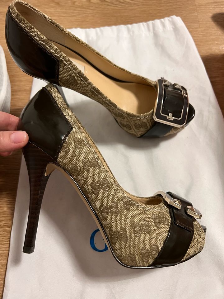 Neuwertig Damen Schuhe von Guess Gr.37 in Bonn