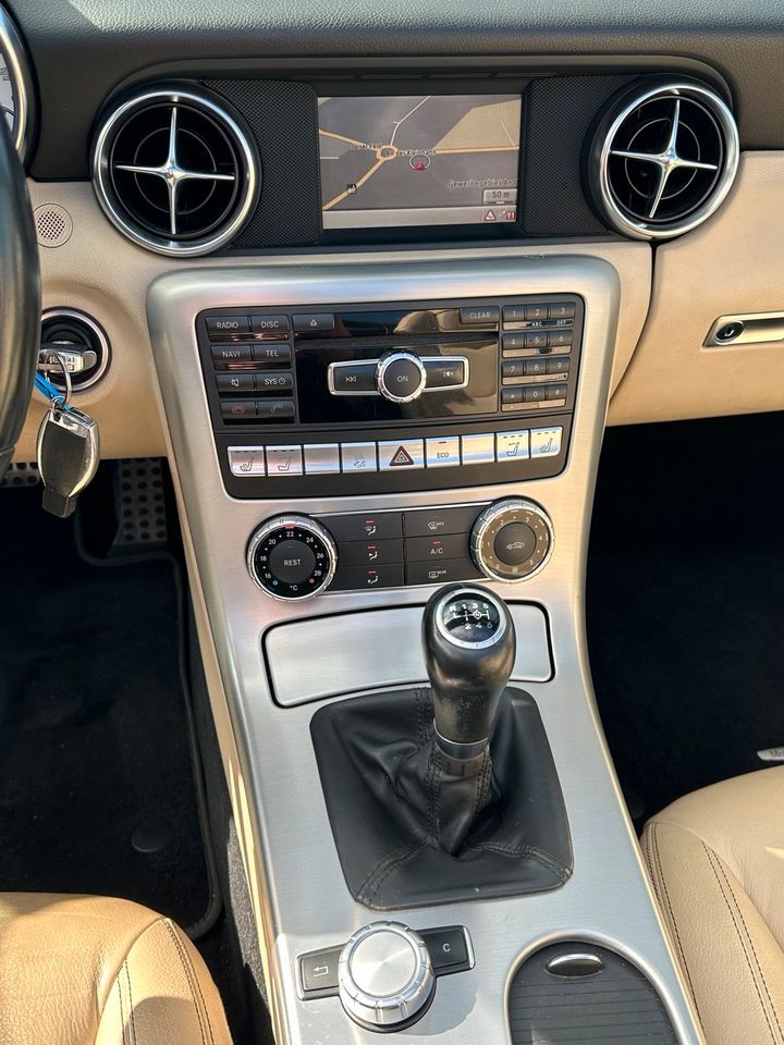 Mercedes SLK 200  in schwarz / beige in Mönchengladbach