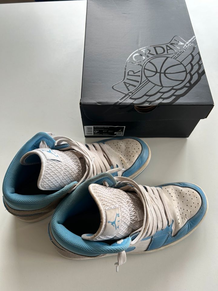 Nike Air Jordan 1 Mid weiß/blau Größe 43, US 9,5 in Stuttgart