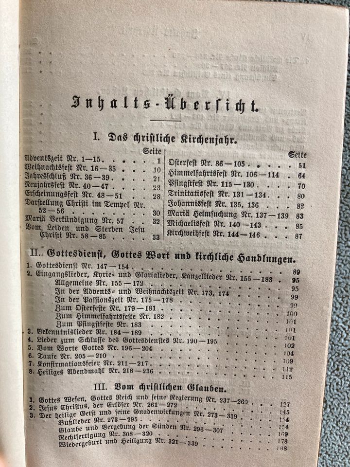 Gesangbuch, schwarz-golden in Duisburg