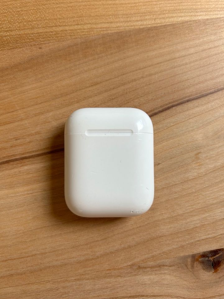 AirPods 2. Generation mit Ladecase in Hamburg