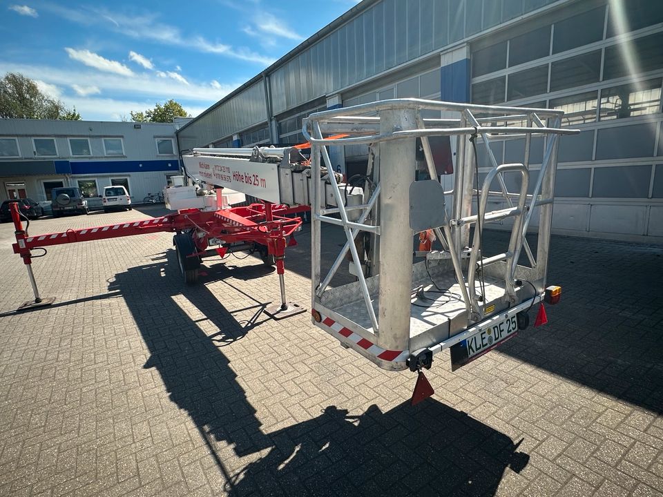 Denka Lift Arbeitsbühne Hubbühne 25 Meter teleskop in Emmerich am Rhein