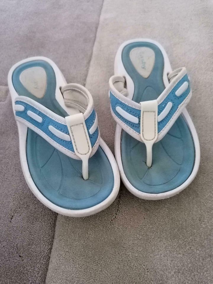 Badeschuhe, Flip-flops, Gr 35 Jungen in Gifhorn