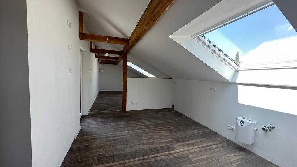 DG Wohnung, 3 Zimmer, mit Traum Dachterrasse, frisch renoviert in Oberndorf am Lech