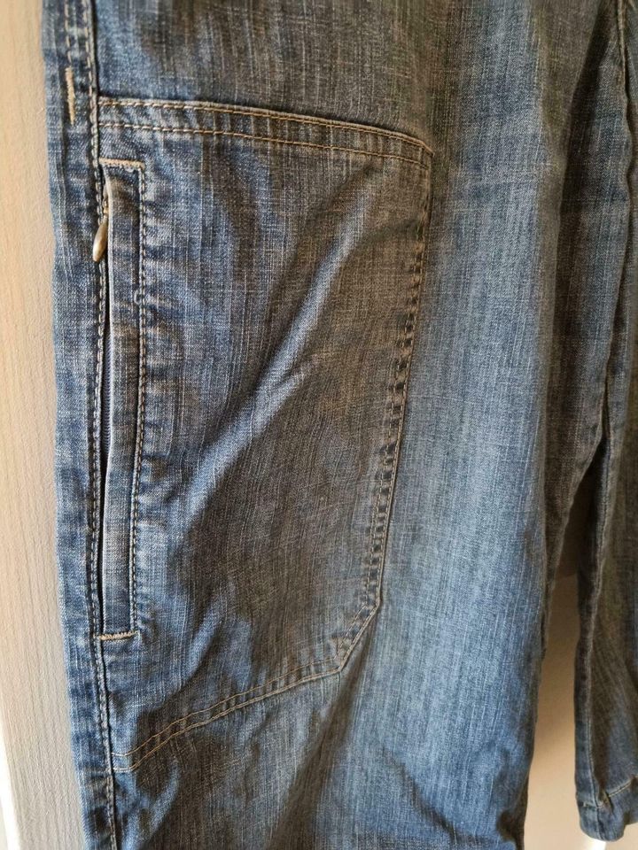 Bugatti Herren Jeans, Gr. 50 in Obersulm