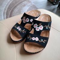 Sandalen NEU Blumenmuster  bestickt Gr 39 Nordrhein-Westfalen - Neukirchen-Vluyn Vorschau